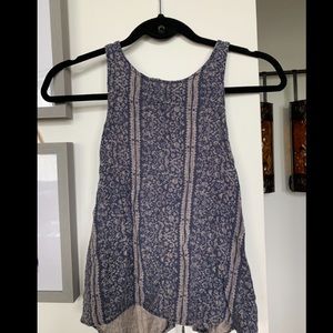 Shirt crossed on the back